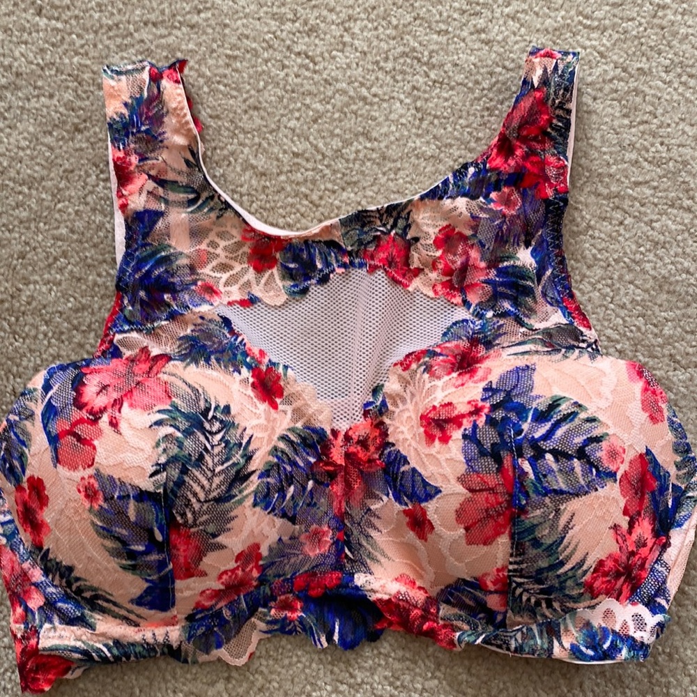 Like new! VS PINK Floral Lace Bralette size Large